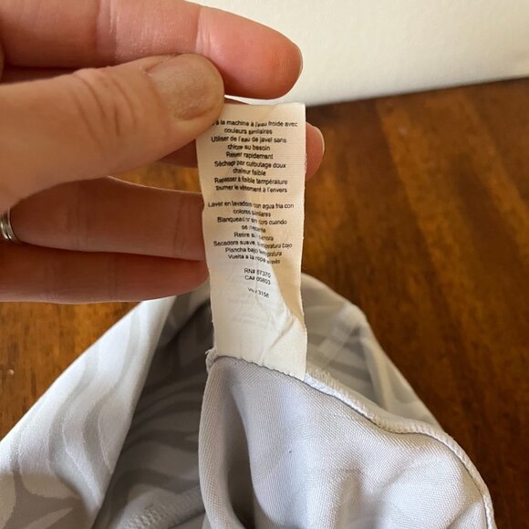 Alo Grey and White Leggings - Picture 11 of 11